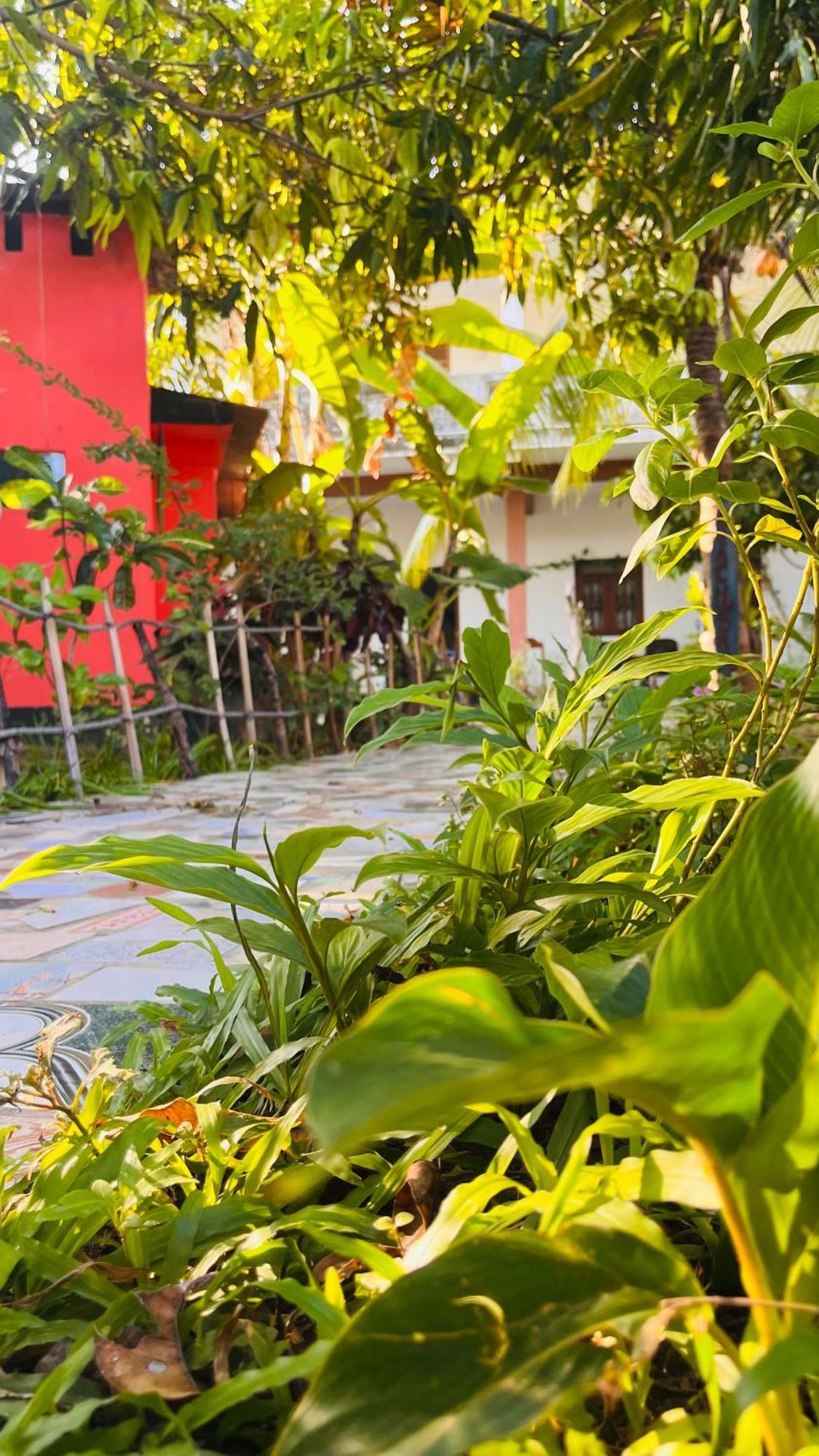 Lobster Inn Triquinimale Exterior foto